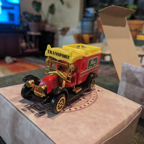 Classic Trucks 1910-1918 Toys - Picture 4 of 13